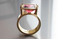 a photo of gold ring