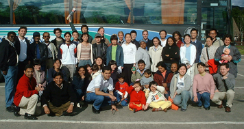 photo of overseas students and their families