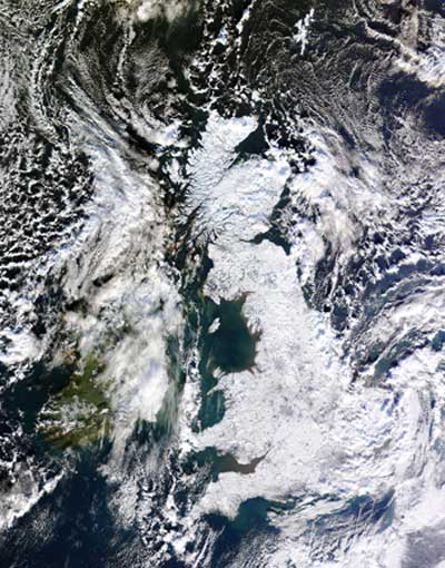 a photo of the UK covered in snow credited to NEODAAS/University of Dundee