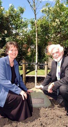 photo of Rev Fiona Douglas and Larry Rolland